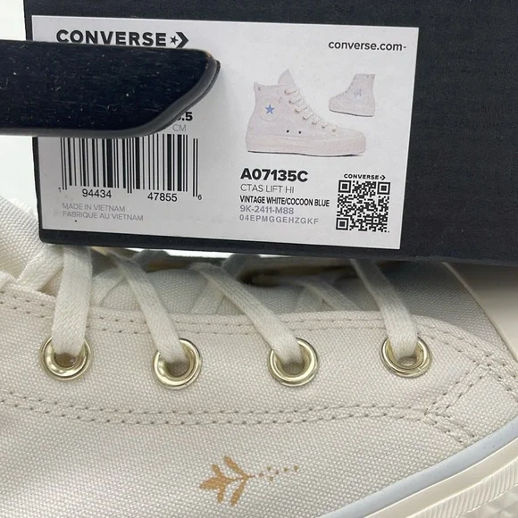 Converse WMNS High-Top Platform Sneakers
CTAS LIFT HI VINTAGE WHITE/COCOON BLUE - Picture 16 of 16